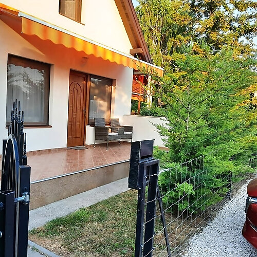 Szófia Apartman A Balatonnál Lovas