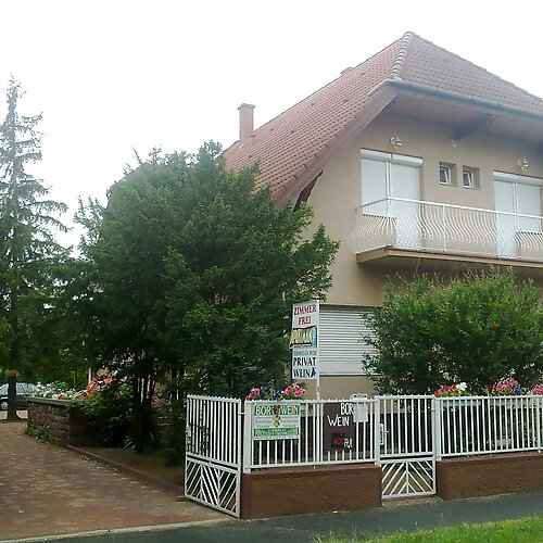 Pávics Apartmanház Balatonboglár